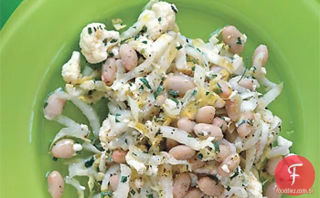 Couve-flor, feijão branco e salada de Feta