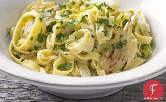 Tagliatelle cremoso com erva-doce