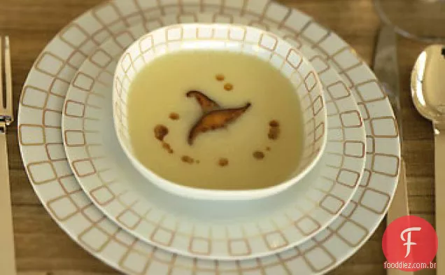 Aipo-Bisque de raiz com Shiitakes