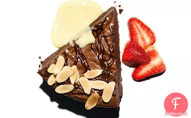 Torta de Trufa de Chocolate com laranja-Champagne Sabayon e morangos