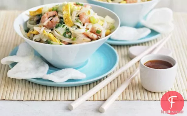 One-pan prawn pad Thai