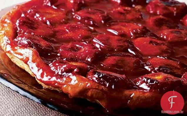 Ameixa e maçapão torta tatin