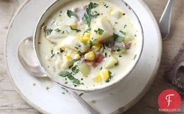 Milho doce robusto, haddock e sopa de batata