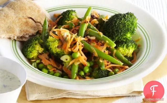 Feijão Indiano, brócolis e salada de cenoura