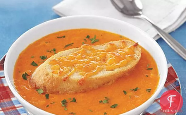 Sopa de tomate com Croutons Cheddar