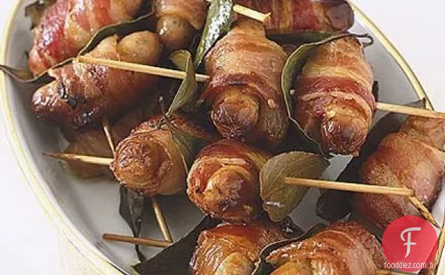 Espetos de damasco, bacon e salsicha