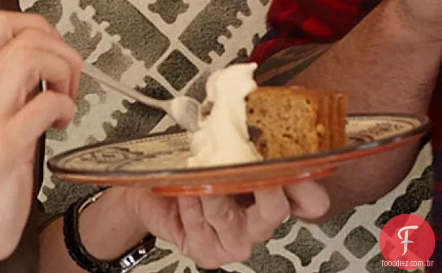 Bolo de data com molho de caramelo