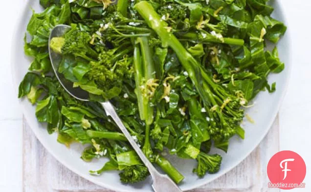Verdes de primavera com molho de limão