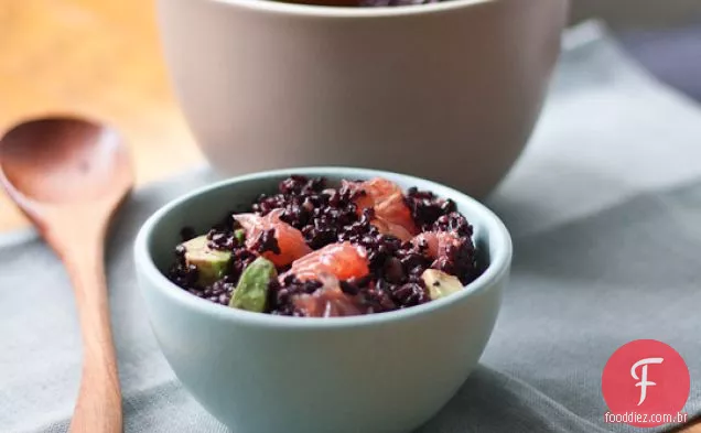 Salada De Arroz Preto Com Abacate E Toranja