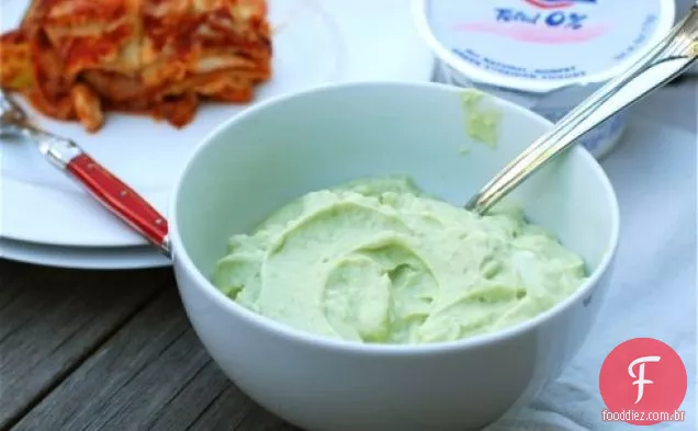 Molho De Molho De Iogurte De Abacate Picante Com Fage Total