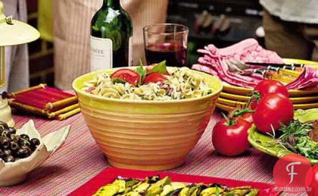 Salada De Macarrão Com Mussarela Defumada