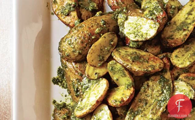 Batatas assadas com rúcula-pistache Pesto