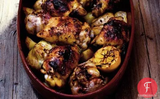 Frango com alho com batatas herbed