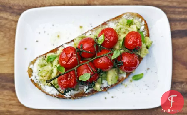 Torradas De Tomate E Abacate Assadas