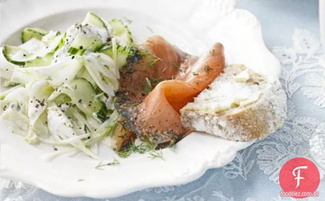 Pepino cremoso com gravadlax