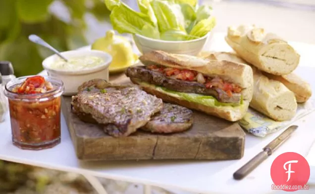 Sanduíches de bife de lombo com sabor esfumaçado