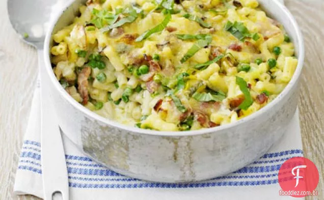 Macarrão com Bacon, ervilha e manjericão