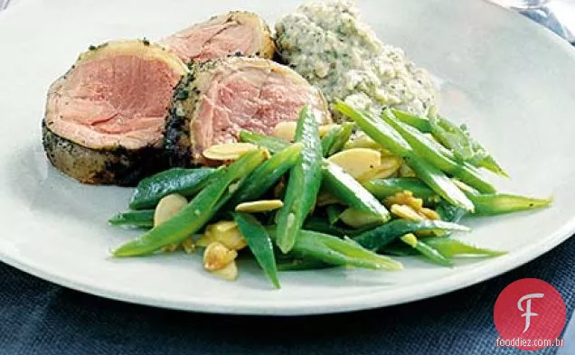 Lombo de cordeiro com baba ganoush