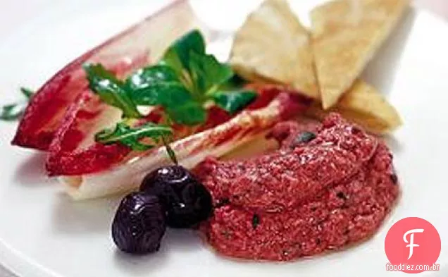 Hummus de beterraba com pittas crocantes
