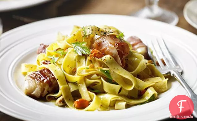 Fettuccine com vieiras e prosciutto