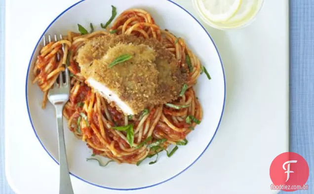 Carne de porco milanesa com espaguete