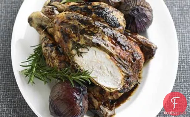 Alecrim e frango balsâmico com cebola assada
