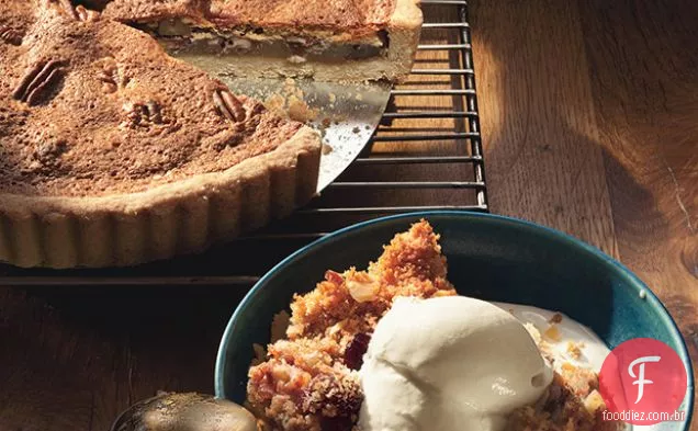 Butterscotch Pecan torta com Scotch-Spiked Chantilly