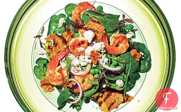 Salada de espinafre e ervilha com camarão grelhado