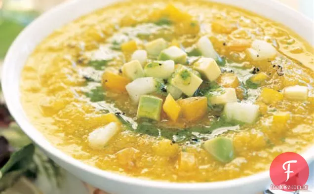 Gazpacho De Tomate Amarelo Com Óleo De Coentro E Abacate