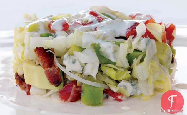 Salada Cobb de Patricia Wells: Iceberg, tomate, abacate, Bacon e queijo azul