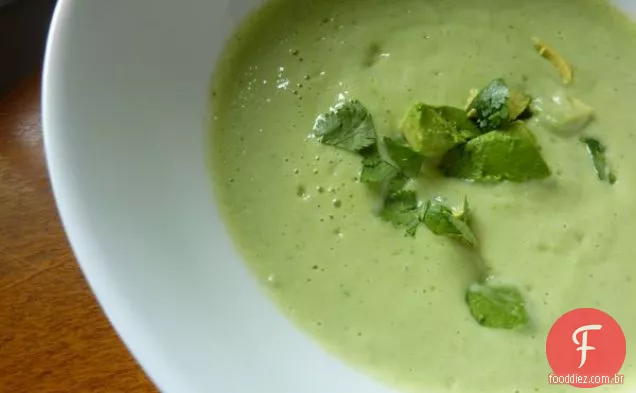 Sopa de abacate e pepino (também conhecida como