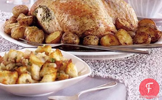 Molho de Peru, roasties e molho de cranberry com manteiga de ervas