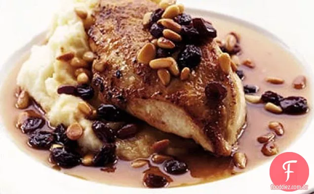 Peitos de frango com alecrim, pinhões e verjuice