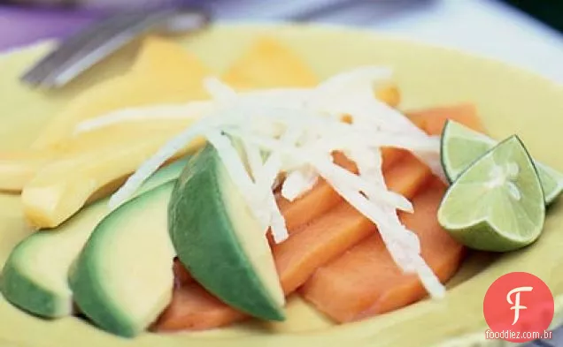 Salada de mamão e abacate com molho de laranja azedo