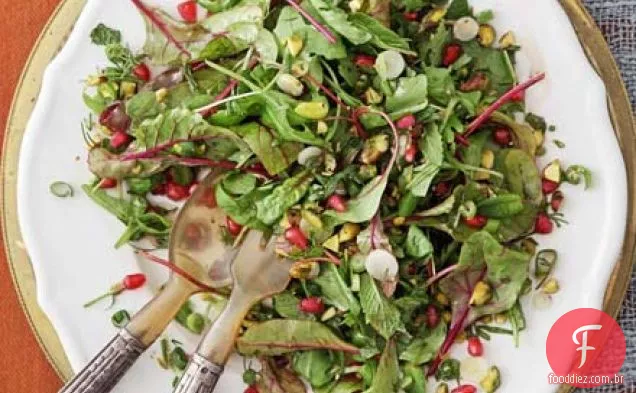 Salada de ervas com romã e pistache