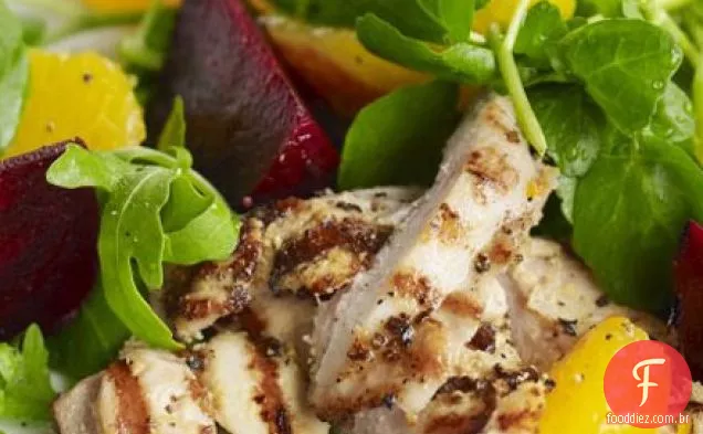 Mostarda grelhada frango, beterraba e salada de laranja