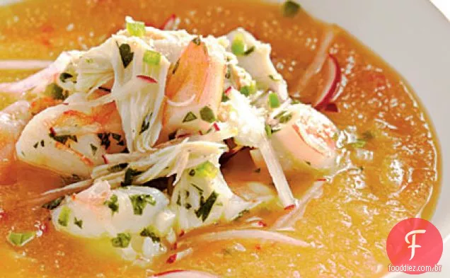 Sopa de pêssego dourado com camarão e caranguejo Seviche