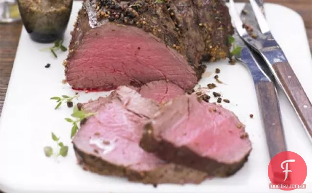 Carne assada temperada com molho de vinho tinto
