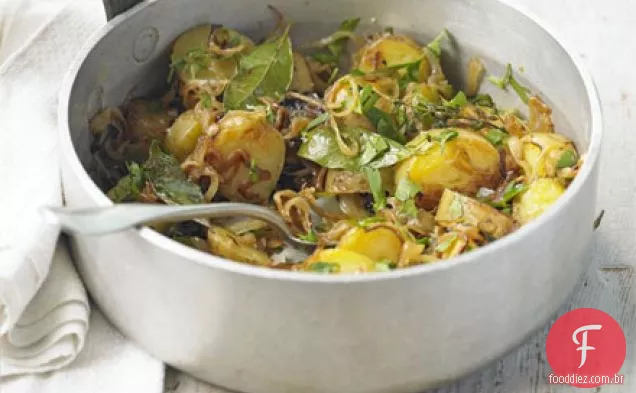 Batatas e cebolas douradas