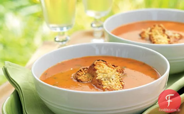 Sopa de tomate grelhada com Croutons de parmesão