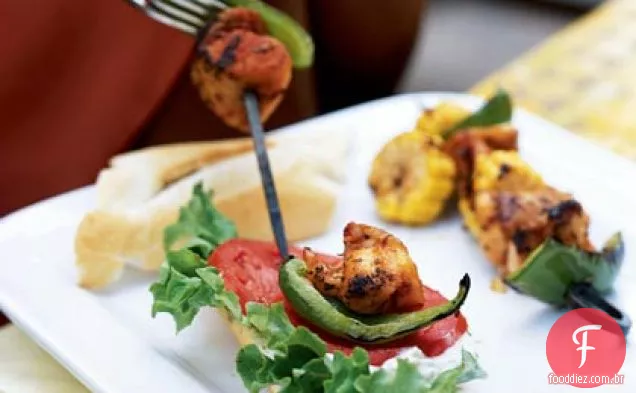 Kebabs De Peixe-Gato Com Especiarias Cajun