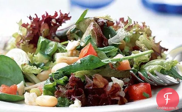 Salada de gaspacho com feijão Cannellini e queijo Feta