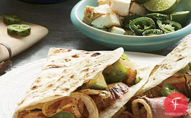 Tacos de bife grelhado com Salsa de abacate