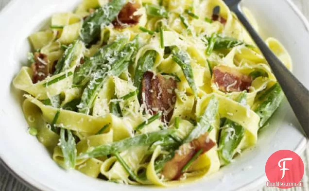 Fettuccine com feijão e pancetta