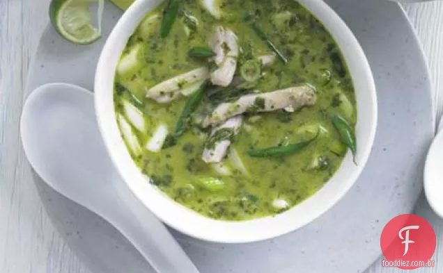 Sopa de galinha verde tailandesa