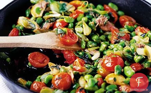 Favas com tomates e anchovas