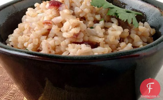 Pilaf de arroz branco e marrom Pecan