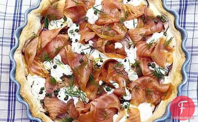 Salmão defumado, endro e torta de cebola