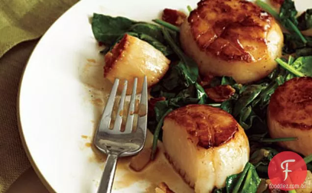Vieiras assadas com Bacon e espinafre