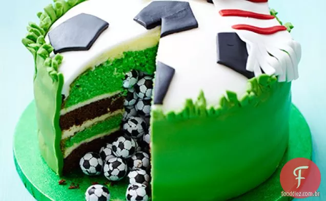Surpresa piñata bolo de futebol